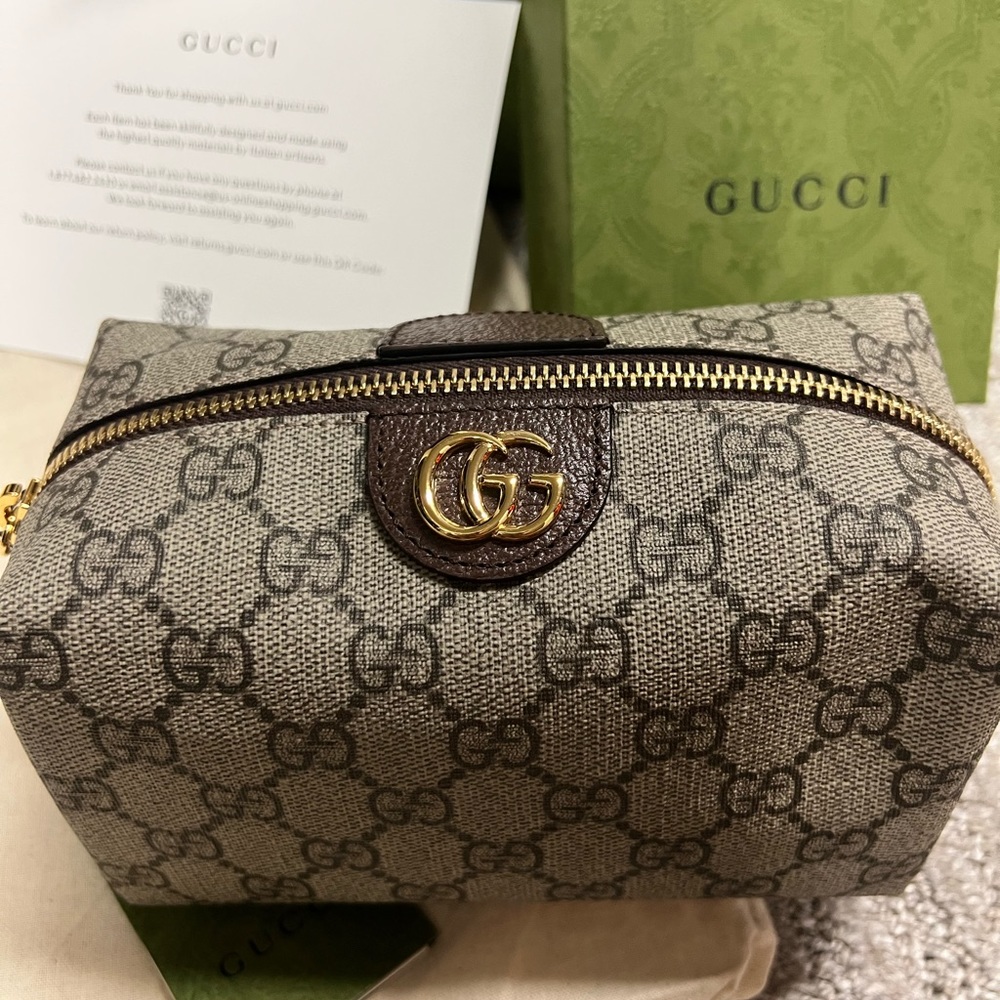 Authentic Gucci Cosmetic bag 100% . NWT